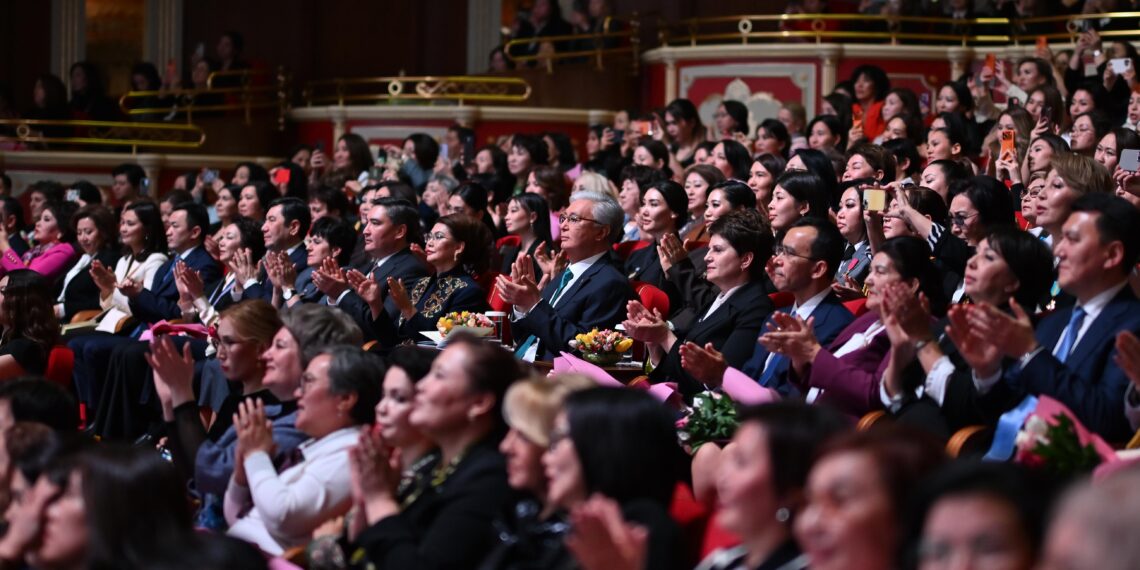 Глава государства посетил праздничный концерт в театре «Астана Опера»