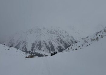 В МЧС Казахстана предупредили об опасности схода снежных лавин