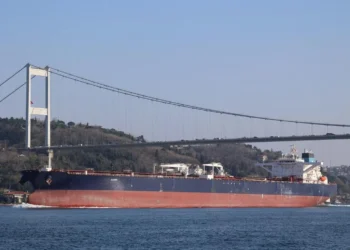 Турецкий танкер со 140 тысячами тонн нефти был атакован в Черном море