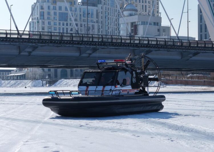 Спасатели МЧС с начала зимнего периода спасли на льду 40 человек