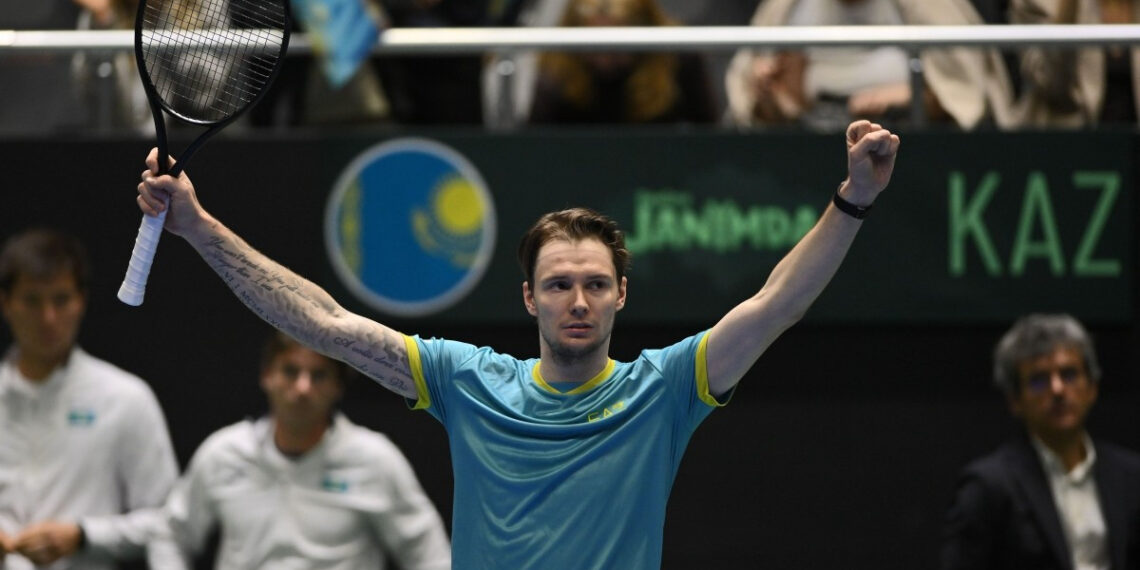 Теннисист Александр Бублик вышел в четвертьфинал крупного турнира в Монако