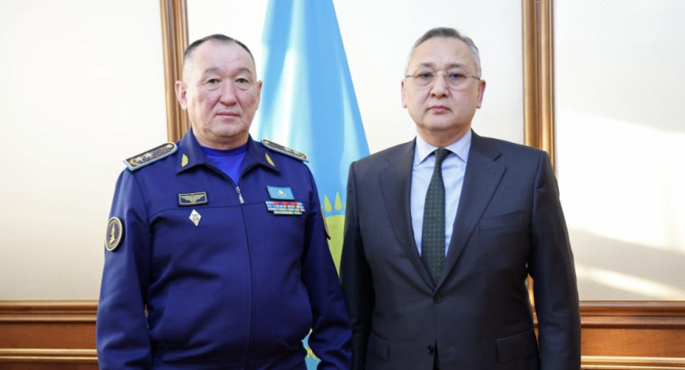 Глава Минобороны Казахстана встретился с генеральным секретарем ОДКБ