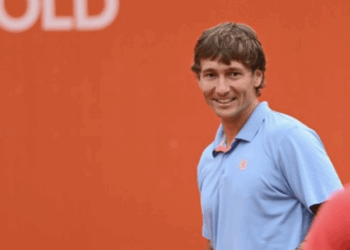 Денис Евсеев пробился в четвертьфинал теннисного турнира серии «Челленджер» в Шымкенте