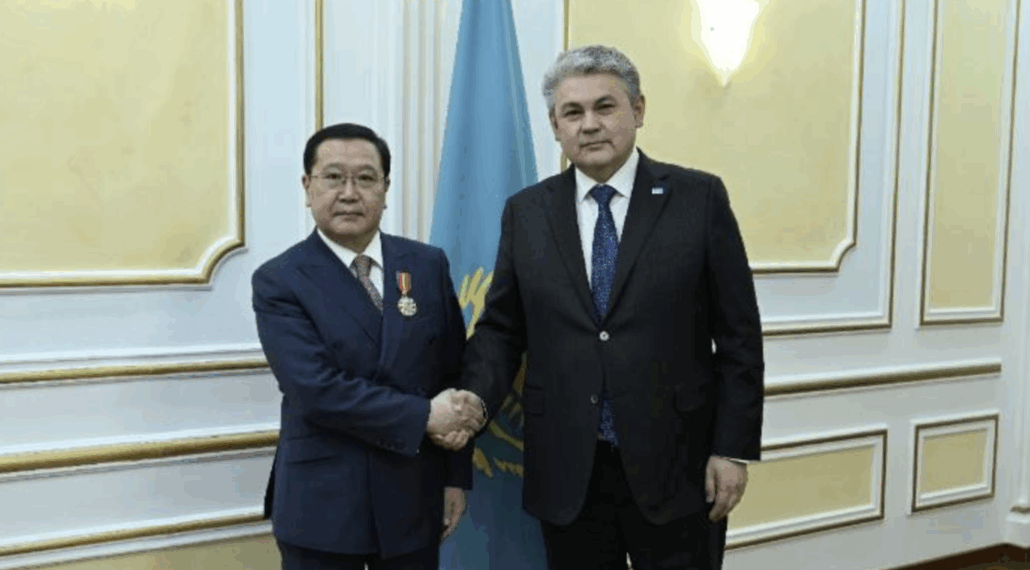 Глава МИД Казахстана провел встречу с послом Монголии