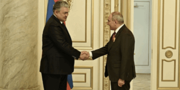 Глава МИД РК Ермек Кошербаев встретился с премьер-министром Армении Николом Пашиняном