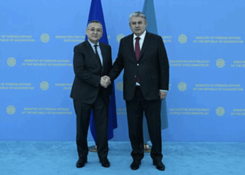 Глава МИД РК провел встречу с генеральным секретарем ОДКБ
