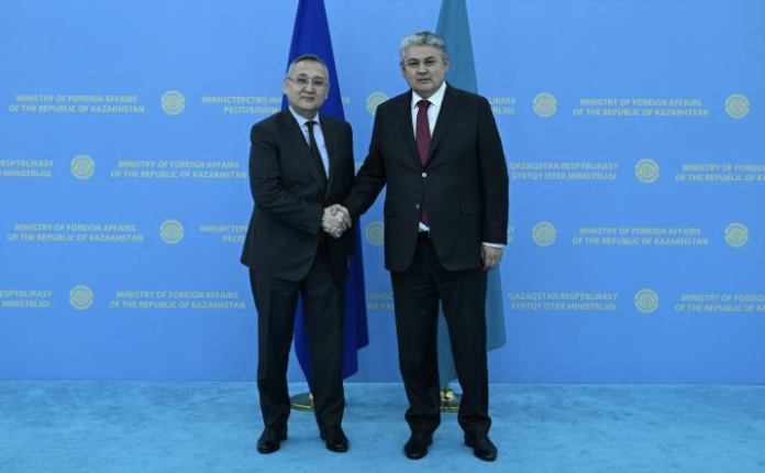 Глава МИД РК провел встречу с генеральным секретарем ОДКБ