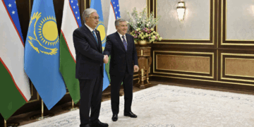 Президенты Казахстана и Узбекистана провели неформальную встречу