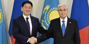 Президенты Казахстана и Монголии провели переговоры в узком составе