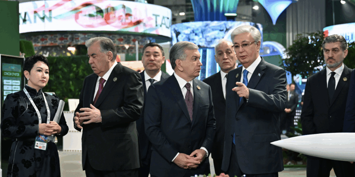 Главы государств посетили павильоны выставки Регионального экологического саммита