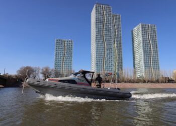 Спасатели МЧС обеспечивают безопасность на Есиле