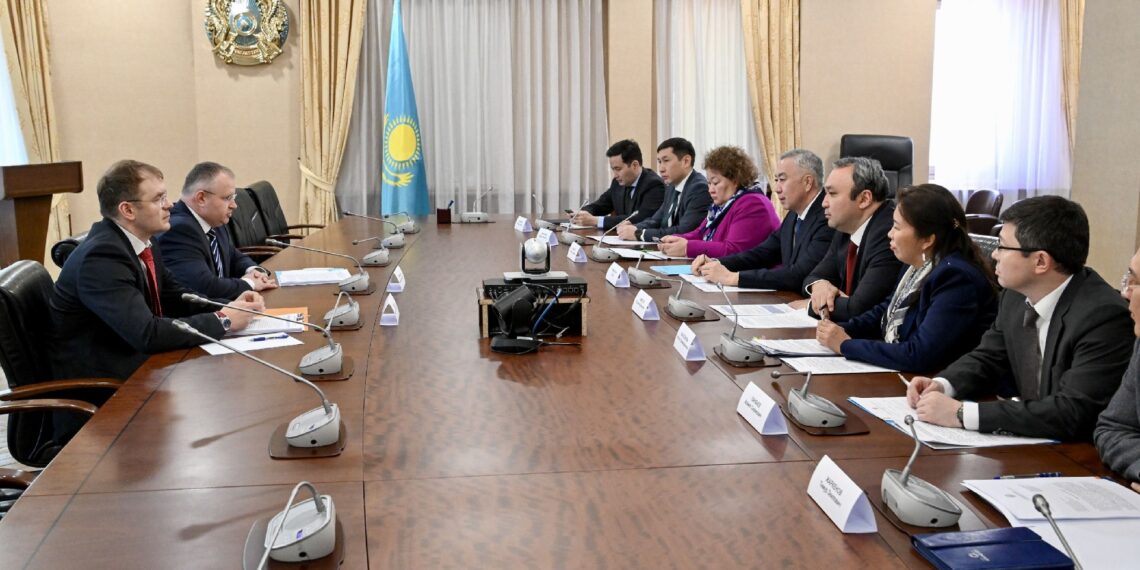 Министр национальной экономики Казахстана встретился с министром по конкуренции и антимонопольному регулированию ЕЭК