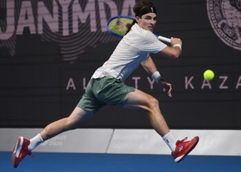 Теннисист Тимофей Скатов успешно стартовал на турнире серии «Челленджер» в Шымкенте