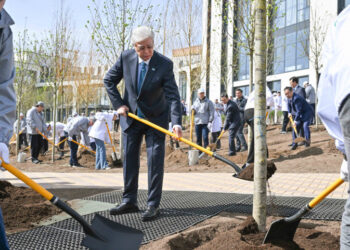 Токаев поучаствовал в республиканской экологической акции «Таза Қазақстан»
