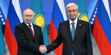 Президенты России и Казахстана провели переговоры в узком составе