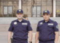 В Караганде полицейские оперативно доставили выпавшего из окна ребенка в больницу