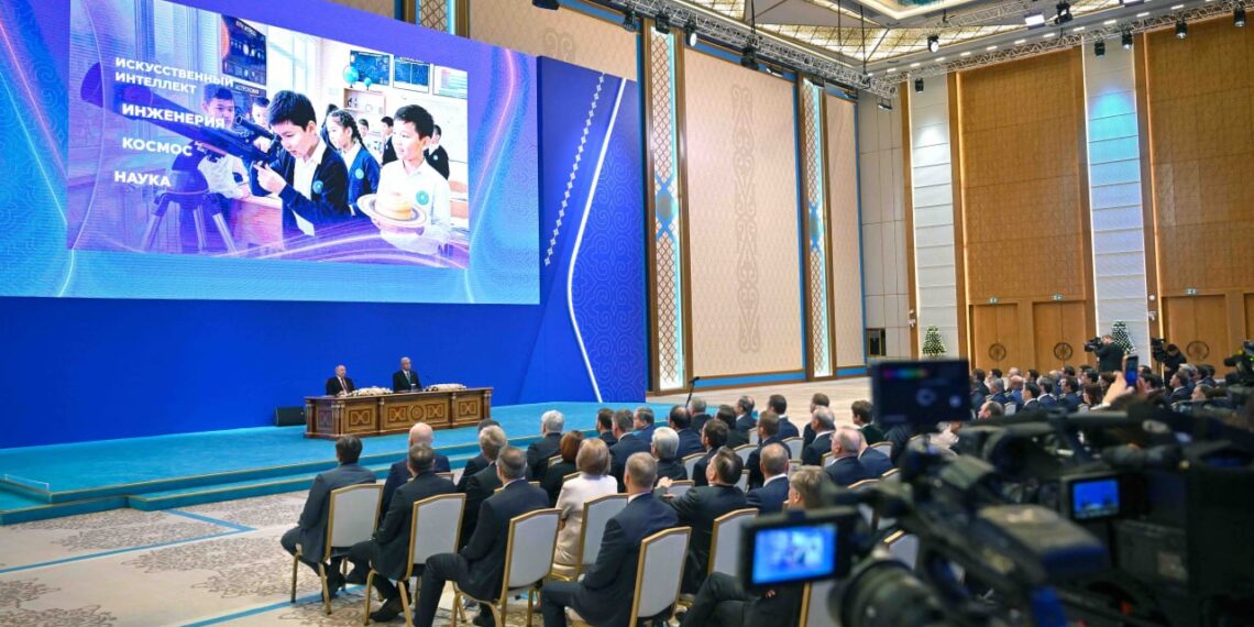 Токаев и Путин дали старт строительству школы «Сириус» в Астане