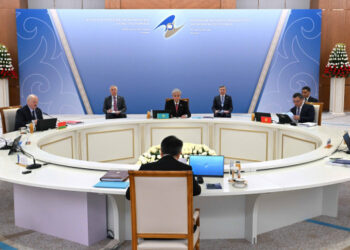 Токаев принял участие в заседании Высшего Евразийского экономического совета в узком составе