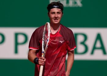 Теннисист Александр Шевченко пробился в четвертьфинал турнира ATP-250 в Швейцарии